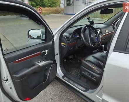 Серый Хендай Санта Фе, объемом двигателя 2.2 л и пробегом 232 тыс. км за 10900 $, фото 8 на Automoto.ua