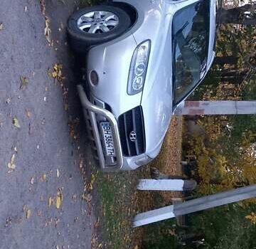 Серый Хендай Санта Фе, объемом двигателя 2.19 л и пробегом 258 тыс. км за 8600 $, фото 1 на Automoto.ua