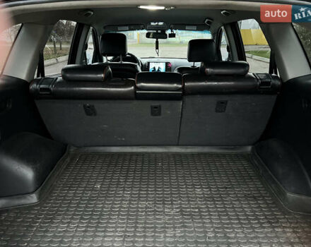 Серый Хендай Санта Фе, объемом двигателя 2.19 л и пробегом 228 тыс. км за 10500 $, фото 13 на Automoto.ua