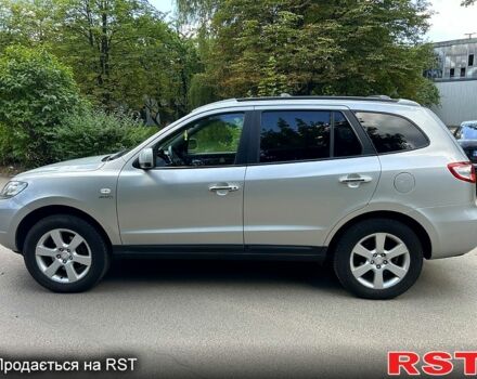 Серый Хендай Санта Фе, объемом двигателя 2.2 л и пробегом 300 тыс. км за 4600 $, фото 3 на Automoto.ua