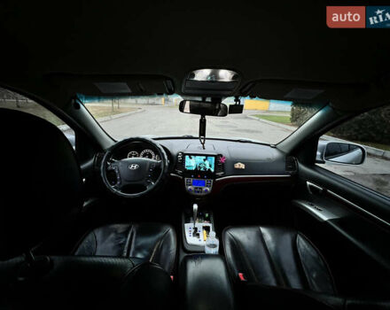 Серый Хендай Санта Фе, объемом двигателя 2.19 л и пробегом 228 тыс. км за 10500 $, фото 26 на Automoto.ua