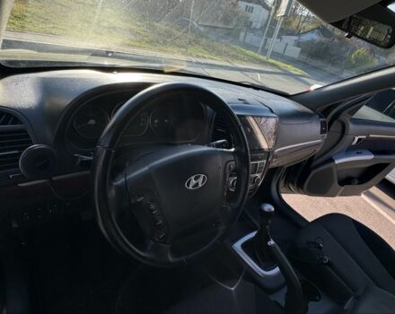 Серый Хендай Санта Фе, объемом двигателя 2.2 л и пробегом 207 тыс. км за 9000 $, фото 4 на Automoto.ua