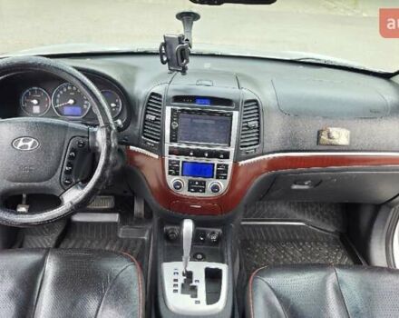 Серый Хендай Санта Фе, объемом двигателя 2.2 л и пробегом 232 тыс. км за 10900 $, фото 4 на Automoto.ua