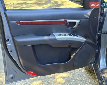 Серый Хендай Санта Фе, объемом двигателя 2.66 л и пробегом 172 тыс. км за 9500 $, фото 27 на Automoto.ua