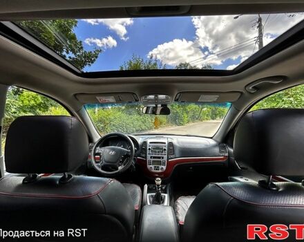 Серый Хендай Санта Фе, объемом двигателя 2.2 л и пробегом 300 тыс. км за 4600 $, фото 6 на Automoto.ua