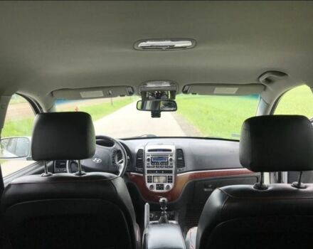 Серый Хендай Санта Фе, объемом двигателя 2.2 л и пробегом 235 тыс. км за 3454 $, фото 6 на Automoto.ua