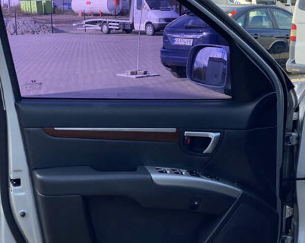 Серый Хендай Санта Фе, объемом двигателя 2.7 л и пробегом 329 тыс. км за 7999 $, фото 10 на Automoto.ua