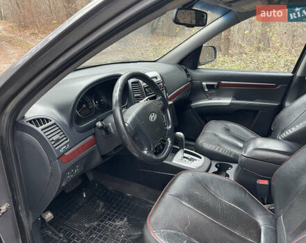 Серый Хендай Санта Фе, объемом двигателя 2.2 л и пробегом 200 тыс. км за 5700 $, фото 10 на Automoto.ua