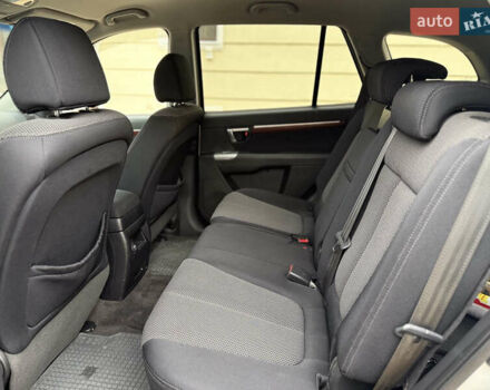 Сірий Хендай Санта Фе, об'ємом двигуна 2.2 л та пробігом 235 тис. км за 10700 $, фото 16 на Automoto.ua