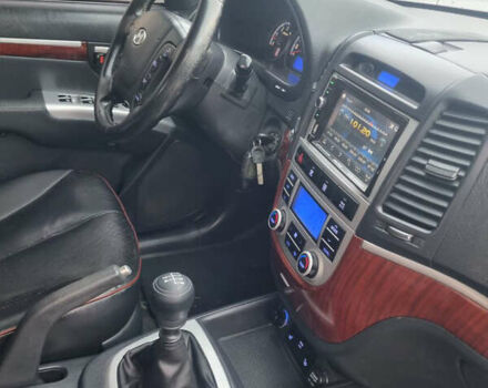 Серый Хендай Санта Фе, объемом двигателя 2.2 л и пробегом 255 тыс. км за 10500 $, фото 19 на Automoto.ua