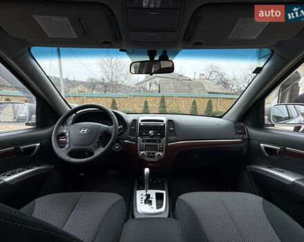 Сірий Хендай Санта Фе, об'ємом двигуна 2.2 л та пробігом 235 тис. км за 10700 $, фото 25 на Automoto.ua