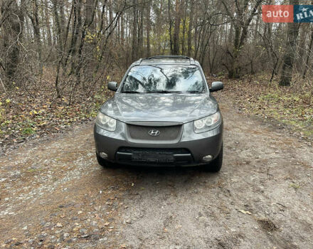 Серый Хендай Санта Фе, объемом двигателя 2.2 л и пробегом 200 тыс. км за 5700 $, фото 1 на Automoto.ua