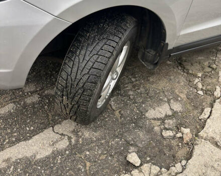 Серый Хендай Санта Фе, объемом двигателя 2.19 л и пробегом 170 тыс. км за 10500 $, фото 3 на Automoto.ua