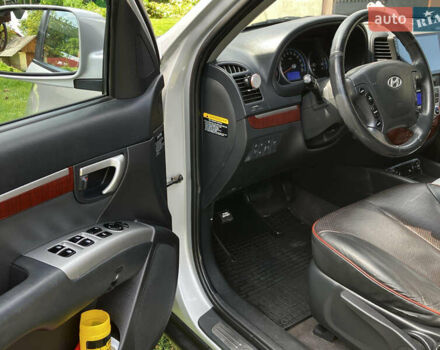 Серый Хендай Санта Фе, объемом двигателя 2.2 л и пробегом 262 тыс. км за 9800 $, фото 3 на Automoto.ua