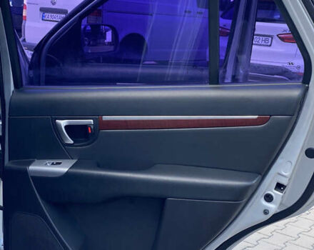 Серый Хендай Санта Фе, объемом двигателя 2.7 л и пробегом 329 тыс. км за 7999 $, фото 20 на Automoto.ua