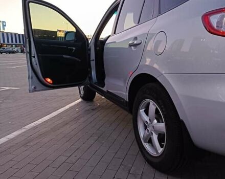 Серый Хендай Санта Фе, объемом двигателя 2.2 л и пробегом 202 тыс. км за 11000 $, фото 8 на Automoto.ua