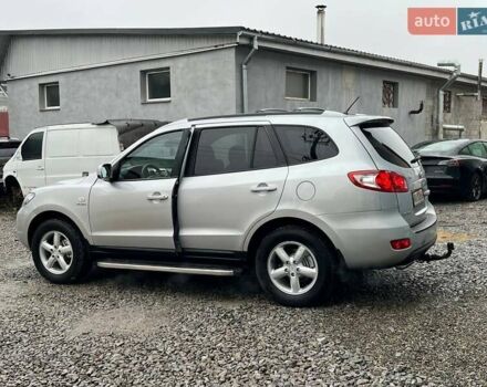 Серый Хендай Санта Фе, объемом двигателя 2.19 л и пробегом 280 тыс. км за 9500 $, фото 4 на Automoto.ua