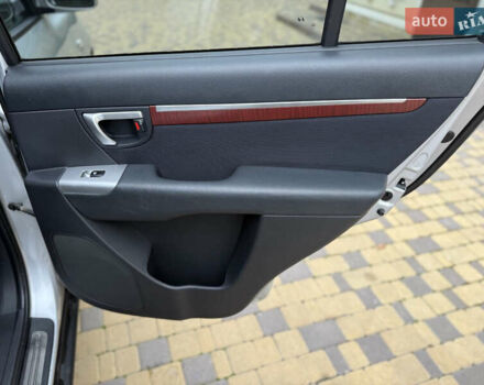 Сірий Хендай Санта Фе, об'ємом двигуна 2.2 л та пробігом 235 тис. км за 10700 $, фото 18 на Automoto.ua