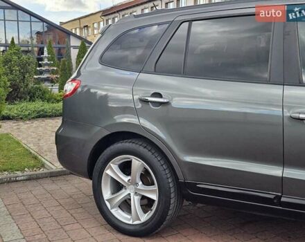 Серый Хендай Санта Фе, объемом двигателя 2.2 л и пробегом 210 тыс. км за 9750 $, фото 51 на Automoto.ua