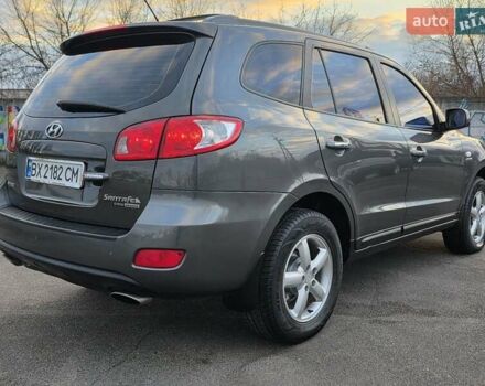Серый Хендай Санта Фе, объемом двигателя 2.2 л и пробегом 319 тыс. км за 9777 $, фото 3 на Automoto.ua