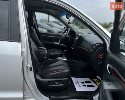 Серый Хендай Санта Фе, объемом двигателя 2.66 л и пробегом 210 тыс. км за 9500 $, фото 12 на Automoto.ua