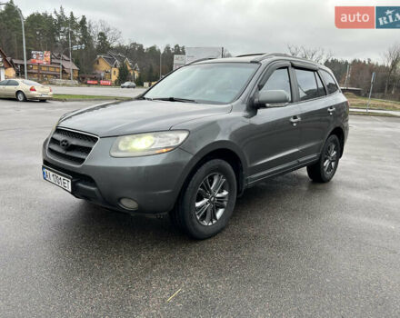 Серый Хендай Санта Фе, объемом двигателя 2.2 л и пробегом 308 тыс. км за 9600 $, фото 1 на Automoto.ua