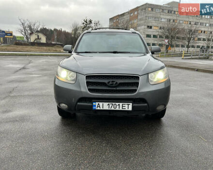 Серый Хендай Санта Фе, объемом двигателя 2.2 л и пробегом 308 тыс. км за 9600 $, фото 3 на Automoto.ua