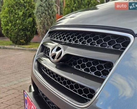 Серый Хендай Санта Фе, объемом двигателя 2.2 л и пробегом 210 тыс. км за 9750 $, фото 16 на Automoto.ua