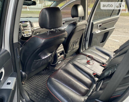 Серый Хендай Санта Фе, объемом двигателя 2.7 л и пробегом 212 тыс. км за 9200 $, фото 11 на Automoto.ua