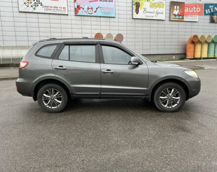 Серый Хендай Санта Фе, объемом двигателя 2.2 л и пробегом 308 тыс. км за 9600 $, фото 6 на Automoto.ua