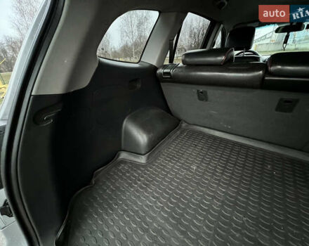 Серый Хендай Санта Фе, объемом двигателя 2.19 л и пробегом 228 тыс. км за 10500 $, фото 15 на Automoto.ua