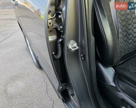 Серый Хендай Санта Фе, объемом двигателя 2.2 л и пробегом 319 тыс. км за 9777 $, фото 28 на Automoto.ua