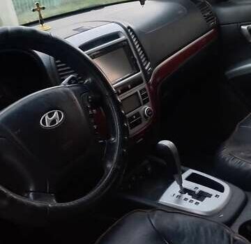 Серый Хендай Санта Фе, объемом двигателя 2.19 л и пробегом 258 тыс. км за 8600 $, фото 5 на Automoto.ua