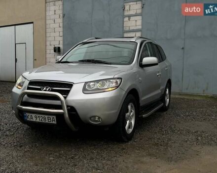 Серый Хендай Санта Фе, объемом двигателя 2.19 л и пробегом 280 тыс. км за 9500 $, фото 1 на Automoto.ua