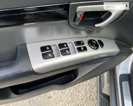 Серый Хендай Санта Фе, объемом двигателя 2.7 л и пробегом 212 тыс. км за 9200 $, фото 9 на Automoto.ua