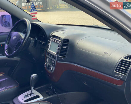 Серый Хендай Санта Фе, объемом двигателя 2.7 л и пробегом 329 тыс. км за 7999 $, фото 15 на Automoto.ua