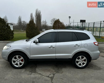 Серый Хендай Санта Фе, объемом двигателя 2.19 л и пробегом 228 тыс. км за 10500 $, фото 2 на Automoto.ua