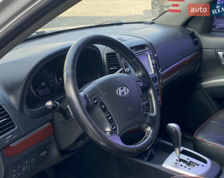 Серый Хендай Санта Фе, объемом двигателя 2.7 л и пробегом 329 тыс. км за 7999 $, фото 9 на Automoto.ua