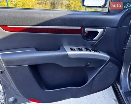 Сірий Хендай Санта Фе, об'ємом двигуна 2.7 л та пробігом 267 тис. км за 8900 $, фото 11 на Automoto.ua