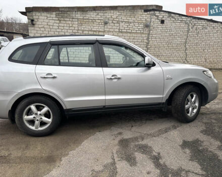 Серый Хендай Санта Фе, объемом двигателя 2.19 л и пробегом 170 тыс. км за 10500 $, фото 8 на Automoto.ua
