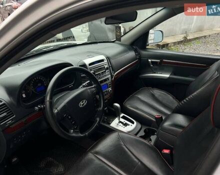 Серый Хендай Санта Фе, объемом двигателя 2.19 л и пробегом 280 тыс. км за 9500 $, фото 12 на Automoto.ua