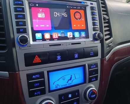 Серый Хендай Санта Фе, объемом двигателя 2.2 л и пробегом 202 тыс. км за 11000 $, фото 16 на Automoto.ua