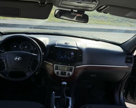 Серый Хендай Санта Фе, объемом двигателя 2.2 л и пробегом 207 тыс. км за 9000 $, фото 7 на Automoto.ua