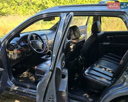 Серый Хендай Санта Фе, объемом двигателя 2.66 л и пробегом 172 тыс. км за 9500 $, фото 23 на Automoto.ua