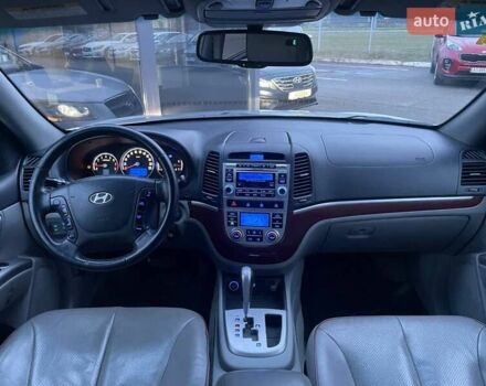 Серый Хендай Санта Фе, объемом двигателя 2.66 л и пробегом 208 тыс. км за 10290 $, фото 12 на Automoto.ua