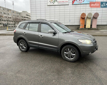 Серый Хендай Санта Фе, объемом двигателя 2.2 л и пробегом 308 тыс. км за 9600 $, фото 5 на Automoto.ua