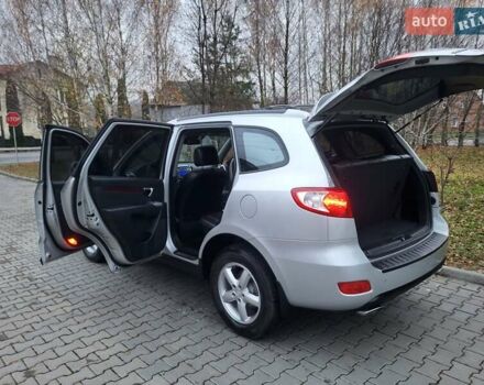 Серый Хендай Санта Фе, объемом двигателя 2.19 л и пробегом 252 тыс. км за 10300 $, фото 72 на Automoto.ua