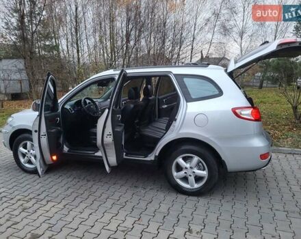 Серый Хендай Санта Фе, объемом двигателя 2.19 л и пробегом 252 тыс. км за 10300 $, фото 74 на Automoto.ua