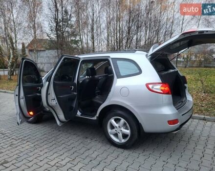 Серый Хендай Санта Фе, объемом двигателя 2.19 л и пробегом 252 тыс. км за 10300 $, фото 69 на Automoto.ua