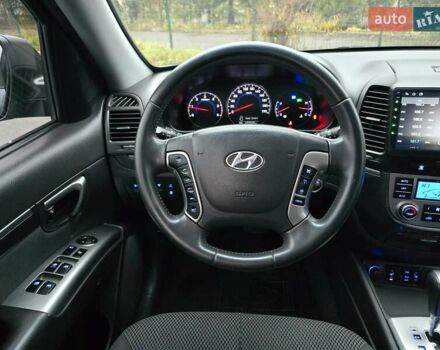 Серый Хендай Санта Фе, объемом двигателя 2.2 л и пробегом 229 тыс. км за 11999 $, фото 21 на Automoto.ua